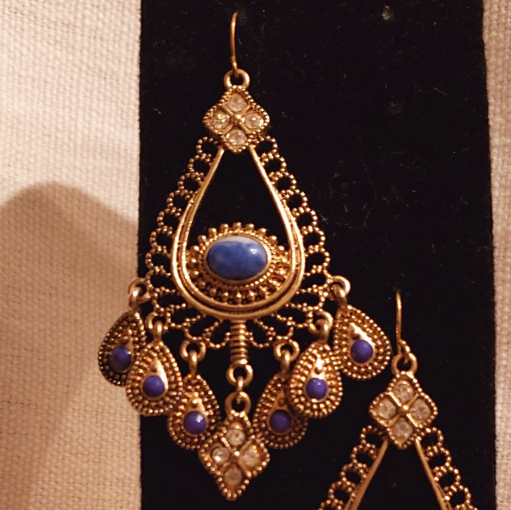 Earings - Picture 3 of 3